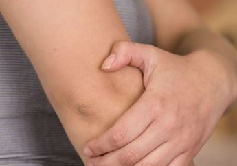 4 Bahan Alami Ini Ampuh Mencerahkan Kulit Gelap di Bagian Siku Kamu