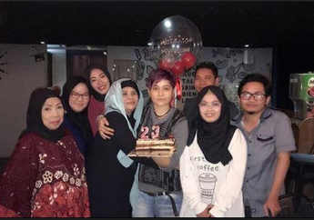 Unggah Momen Ulang Tahunnya, Mita The Virgin Bikin Netizen Bingung