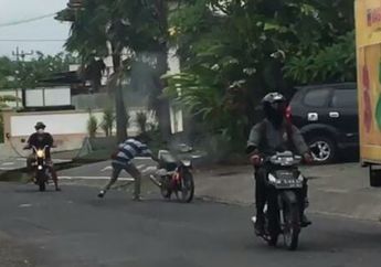 Motor Tiba-tiba Keluarkan Percikan Api, Si Pengendara Hampir Saja Terbakar