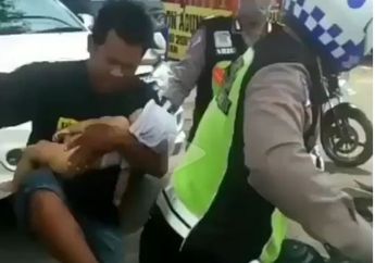 Seorang Polisi Menyelamatkan Nyawa Bayi Perempuan yang Kejang, Begini Kejadiannya