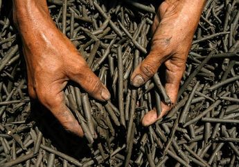 Di Tuban, Tanah Liat Disulap Menjadi Makanan yang Katanya Bagus Untuk Pencernaan