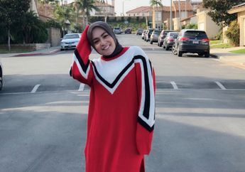  Pose Kekinian di Atas Aspal, yuk Intip Style Fashion Mewahnya Astrid Kuya yang Siap Bikin Hati Menjerit!