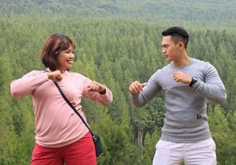 Kena Virus Dilan dan Milea, Ely Sugigi dan Irfan Sebastian Tirukan Adegan di Film Dilan 1990, Lucu Banget!