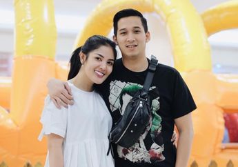 Tampil Kompak Bersama Suami, Nindy Kenakan 2 Barang yang Harga Bikin Kamu Pusing Tujuh Keliling!
