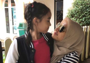 Intip yuk Gaya Laudya Cynthia Bella Berpose Bersama Bintang Film Ayat-Ayat Cinta 2, Ada Aleesya Versi Gede nih!