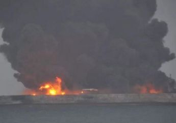 Kapal Tanker Milik Iran Terbakar, Diperkirakan Api Akan Tetap Berkobar Selama Satu Bulan