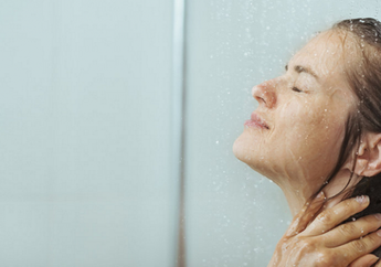 Hati-hati! Ternyata 7 Kesalahan Saat Mandi Ini Bisa Sebabkan Iritasi Kulit