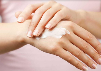 Meski Terkesan Sepele, Nyatanya Rutin Pakai Hand Cream Jadi Investasi Bagi Kulit Kamu loh&hellip;