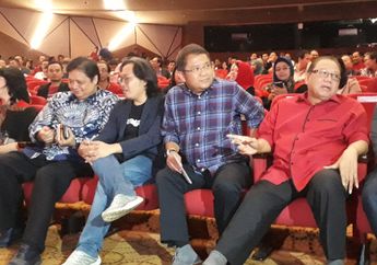 Hadiri Syukuran Bersama, Begini nih Kalau Menteri Diajak Selfie Para Pelapak