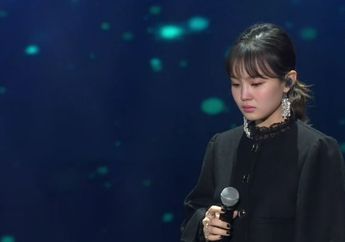 VIDEO: Nyanyikan Lagu Milik Jonghyun SHINee, Lee Hi Menangis saat Tampil di Golden Disk Awards 2018