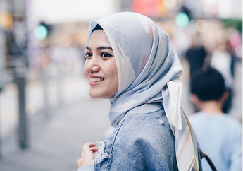 Herfiza Novianti Dibilang Mirip Sama Wanita Ini, Ah Masa Sih?