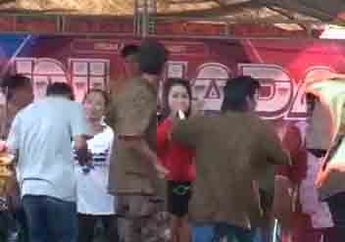 VIDEO VIRAL: Lagi Asyik Nyawer Terjadi Hal Memalukan