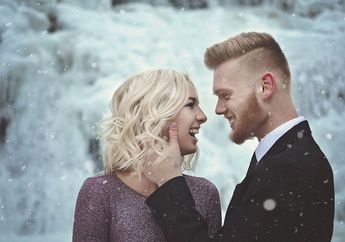 Brrrr, Sepasang Kekasih Buat Foto Pertunangan di Tengah Suhu -3&deg;C! Hasilnya Keren Abis