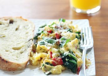 Telur Orak-arikmu Gitu-gitu Aja? Coba Yuk Scrambled Egg Ala Mediterania Berikut Ini!