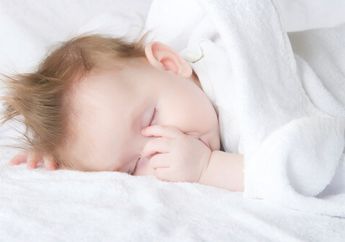 Kebiasaan Mengisap Jempol Bisa Bahaya Untuk Pertumbuhan Gigi Si Kecil, Simak Penjelasannya di Sini yuk