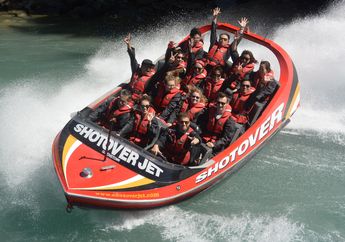 Merasakan Sensasi Menaiki Jet Boat di Sungai Sempit di Selandia Baru