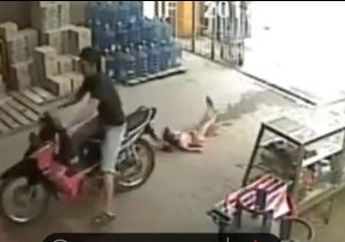 Hati-hati Membonceng Anak di Bagian Depan Motor, Tanpa Diduga Hal Seperti Ini Bisa Terjadi!