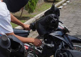 Anak Perempuannya yang Mencuri Motor, Ibu Ini Ditangkap Polisi