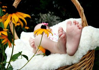 5 Makanan yang Dapat Memperkuat Kaki Bayi