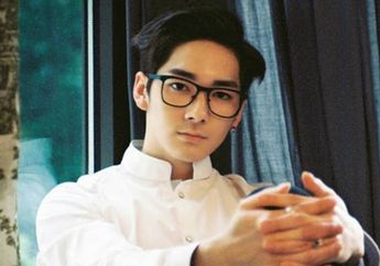 Terserang Sakit Mata, Aron NUEST Hanya Bisa Lakukan Hal ini di Fansign 'Labiotte'