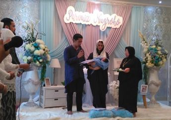 Banjir Air Mata Donita Saat Gelar Akikah Anak Keduanya