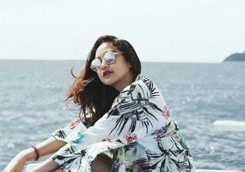 Ingin Tampil Modis Pakai Sunglasses, yuk Contek Gaya Salshabilla Adriani!