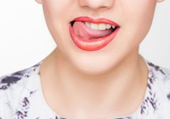 Kembalikan Warna Alami Bibirmu dengan 4 Bahan Alami Ini yuk!