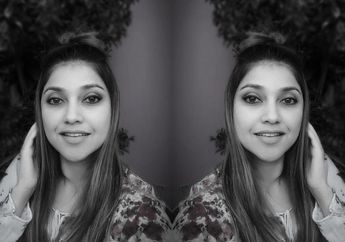 Siap-siap Terpikat, Yuk Intip Cantiknya Si Seksi Sarah Azhari dengan Gaya Makeup Glowing