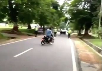 VIDEO : Hampir Terciduk, Lihat Aksi Pengendara Sepeda Motor Lolos dari Operasi Zebra, Kocak!