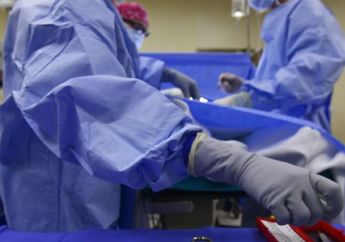 Rawat 40 Pasien IGD Dalam Semalam, Seorang Dokter Akhirnya Ambruk dan Meninggal