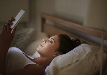 Ini Dia Posisi yang Benar Saat Gunakan Gadget, Hati- hati Pemicu Masalah Otot Leher nih!