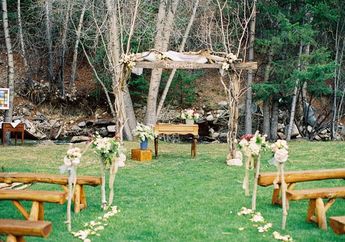 5 Desain Altar Ini Bisa Bikin Pernikahan Outdoormu Makin Kekinian nih