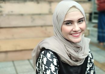 Begini Cerita Zee Zee Shahab Awal Mula Putuskan Berhijab