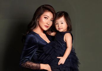 Jadi Wedding Singer di Semarang, Sarwendah dan Thalia Tampil Cantik dan Anggun dalam Balutan Tulle Dress