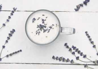 Tak Hanya Menghangatkan, Latte Blueberry Home Made Ini Juga Akan Bikin Tidurmu Lebih Nyenyak