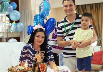 Pacaran Sejak Tahun 1999, Titi Kamal Akui Bahwa Suaminya Nggak Romantis!