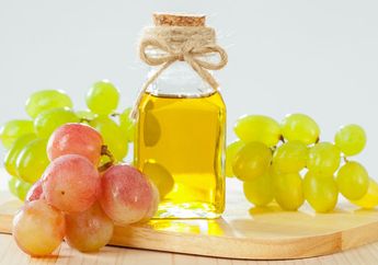 Nggak Perlu Beli Makeup Remover, Kamu Juga Bisa Pakai Grapeseed Oil yang Lebih Alami, Begini Caranya!