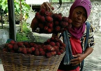 Nenek Penjual Rambutan Ini Menangis Sambil Menceritakan Kisah Hidupnya yang Mengharukan