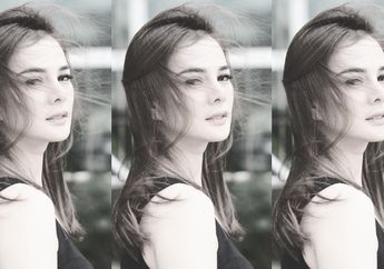 Kenakan Dress Unik Model Asimetris, Ini Penampilan Astrid Tiar yang Manisnya Kebangetan!