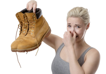 Tips Hilangkan Bau Tak Sedap di Sepatu Kamu dengan Kopi Hitam dan Teh