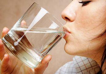 Say Bye-bye To Jerawat, Kalau Kamu Rajin Basuh Muka Dengan Air Garam