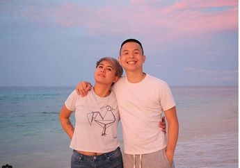 Ernest Prakasa Tetap Bahas Soal Film di Ranjang dengan Istrinya, Kok Bisa?