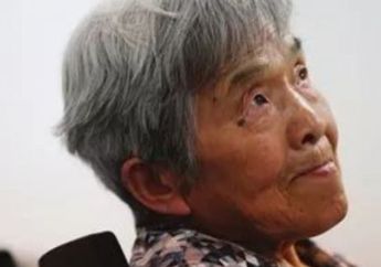 Anti Gaptek! Nenek 81 Tahun Ini Sukses Raih Gelar Sarjana E-Commerce loh