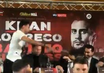 Diledek Karena Istrinya Selingkuh, Seorang Petinju Dunia Siram Air ke Wajah Lawannya