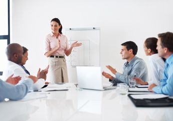 Ini 5 Cara Elegan Mengambil Hati Atasan Tanpa Menjilat, Bikin Kamu Lebih Mudah Bekerja