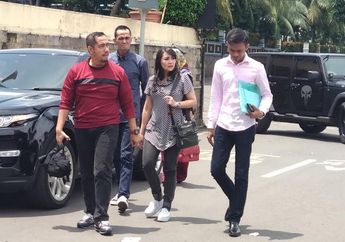 Sambangi Polda Metro Jaya, Tessa Kaunang Siap Jerat Sandy Tumiwa dengan Dua Pasal Tuduhan
