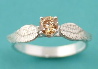 Unik Banget, Deretan Cincin Pertunangan Ini Terinspirasi dari Film-film Favorit Kamu