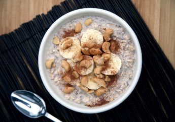 Penuhi Kebutuhan Proteinmu di Pagi Hari dengan Overnight Oats Simpel Ini