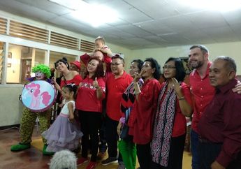 VIDEO: Saling Berbagi, Melaney Ricardo dan Tyson Lynch Rayakan Ulang Tahun Anak di Tempat ini