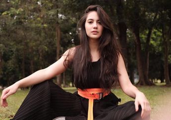 Pevita Pearce Kenakan Makeup Glamor, Lipstiknya Sedang Tren di Red Carpet 2018 loh